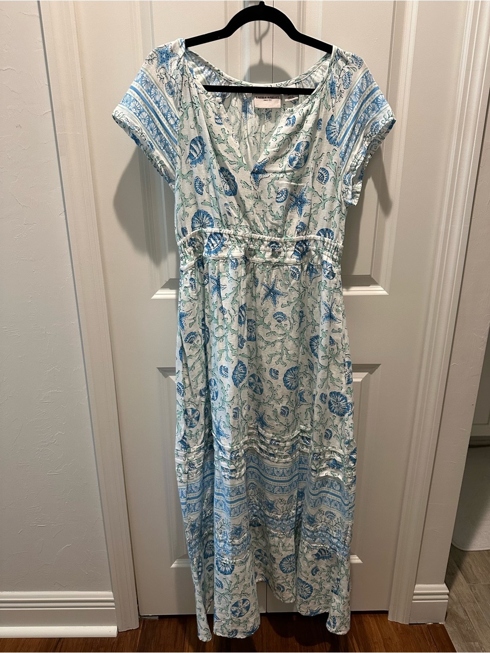 Laura Ashley Blue and White Shell-Print Maxi Dress with V-Neck Linen Blend M